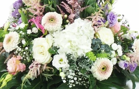 Composition De Deuil Pastel "Héra" 2 Composition De Deuil Pastel "Héra" – Image 2