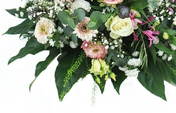 Coussin De Fleurs Piquées "Vénus" 3 Coussin De Fleurs Piquées "Vénus" – Image 3