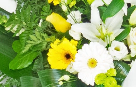 Gerbe De Fleurs Jaunes & Blanches 2 Gerbe De Fleurs Jaunes & Blanches – Image 2