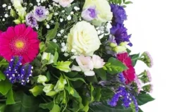 Gerbe De Fleurs Piquées "Thémis" 5 Gerbe De Fleurs Piquées "Thémis" -L’Agitateur Floral Boutique gerbe de fleurs piquees themis 2