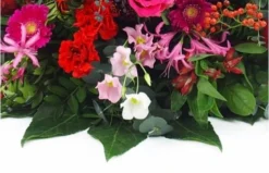 Raquette De Deuil Rouges, Fuchsias & Roses "Korinthos" -L’Agitateur Floral Boutique raquette de deuil rouges fuchsias roses korinthos 3